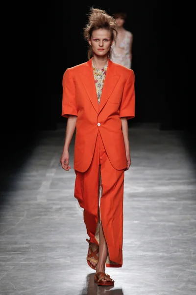 Look 1